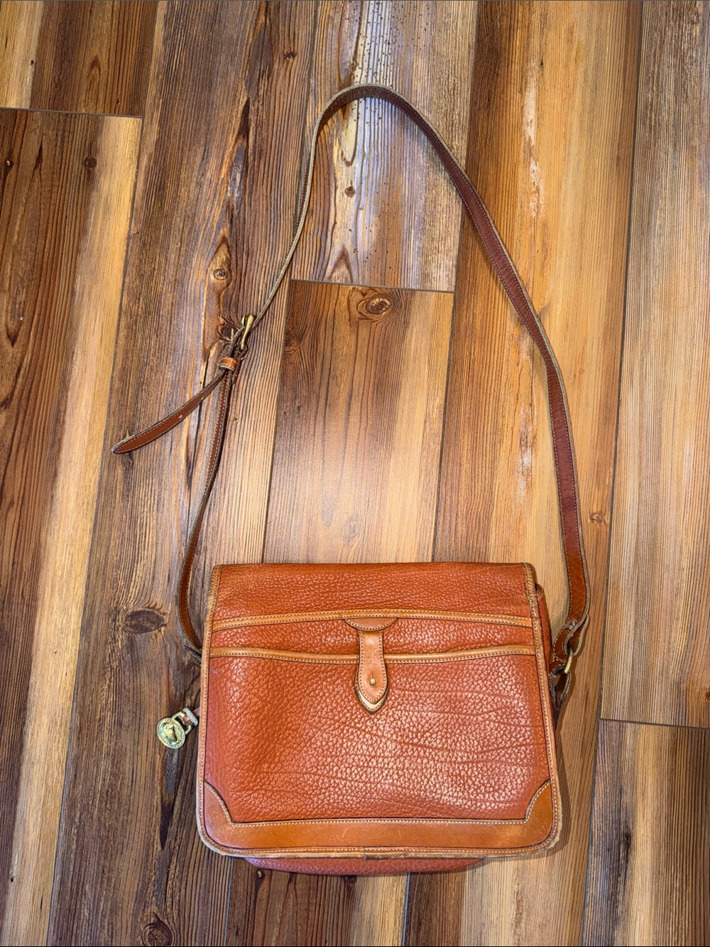 Vintage Dooney & Bourke Tan/Brown Pebbled Leather Crossbody bag - Picture 2 of 7